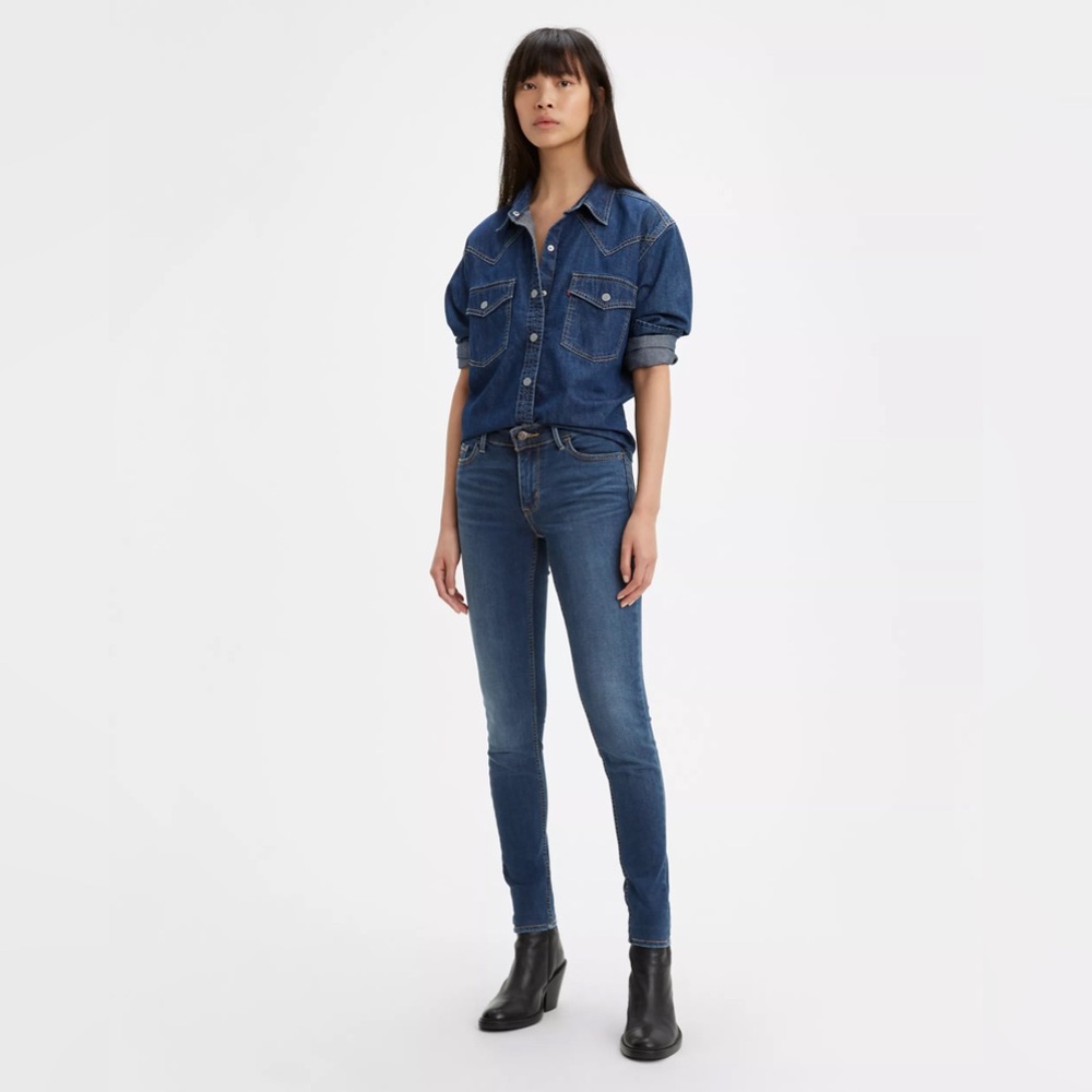 LEVIS 710 Super Skinny Jeans, Women’s size 25 waist. Medium blue wash. EUC